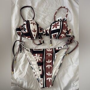 Billabong women’s  Brown, Black & White Floral Print 2 piece Bikini set size med